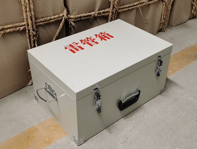 浉河如何正确使用爆破物品存放柜炸药箱等？